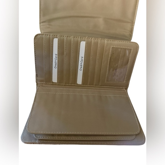 Faux Alligator Print Wallet with Multiple Layers, Calculator, and Checkbook - Picture 4 of 8